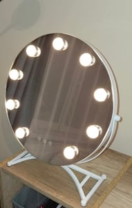 EMKE Kosmetikspiegel Hollywood 47X40cm Rund Schminkspiegel mit LED Beleuchtung und Vergrößerung 7x, 3 Lichtfarben Dimmbar, Schwarz Kunden-Foto 1