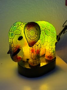 Led Pilz kleine Tischlampe, Drei Farben Touch Nachtlicht, Atmosphäre Schreibtischlampe für Nachttisch Kaffee Nachbildung (Weiß) Kunden-Foto 3
