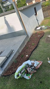 YZNAHRE 5m Rasenkante Metall Flexibel Verzinkt Beetumrandung 5 Stück 100x15cm (L x H) Beeteinfassung Mähkante Palisade für Gartenpflanzen, Silber Kunden-Foto 1