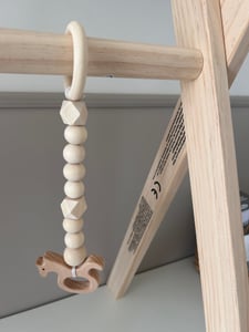 Arco da gioco in legno per bambini COSTWAY, trapezio da gioco pieghevole, palestra per bambini con 3 giochi staccabili, trapezio da gioco per bambini oltre i 3 mesi, giocattolo in legno per lo sviluppo cerebrale (bianco) Foto del cliente 2