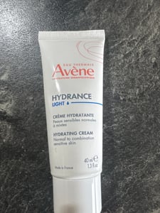 Avene Hydrance Optimale Crema idratante leggera. Crema SPF15 Foto del cliente 1