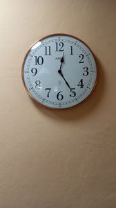 AMS 5607 Funk-Wanduhr, goldenes Metallgehäuse, Mineralglas Kunden-Foto 1