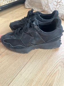 New Balance 327 Wildleder-Sneaker, Schwarz 41.5 EU Kunden-Foto 1