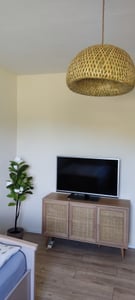 sweeek - Sideboard mit Holzoptik und Rattan-Geflecht B 120 cm - Natur Kunden-Foto 5