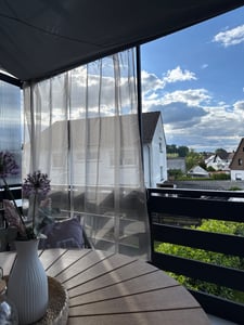 Set da 2 tende da esterno in voile grigio, idrorepellenti, trasparenti, con passanti in velcro; installazione senza smontaggio dell'asta; per giardino, terrazza, balcone, pergola; L*A: 132x244 cm Foto del cliente 1