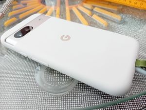 Google GA05488-WW, Cover, Google, Pixel 8a, 15,5 cm (6.1"), Cremefarben Kunden-Foto 3
