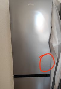 verbeulter Kühlschrank 