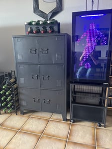 Mini Kühlschrankständer Mit Stauraum Und Abschließbaren Rollen 260 Lbs Kohlenstoffstahl Mini Kühlschranktisch Mit 70l Schublade Schwarz Kunden-Foto 2