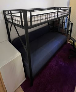 MODFU Patrová postel 90x200 pro mládež s LED, aplikací a schodištěm s úložným prostorem, jednolůžkový rám z kovu, otevřený design, bez matrace,černá Fotografie od zákazníka č. 2