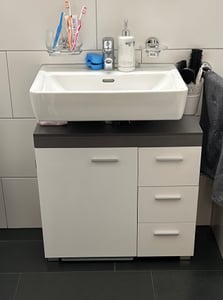 VASAGLE Waschbeckenunterschrank mit Füßen, 3 große Schubladen, 2 Fächer hinter der Tür, 30 x 70 x 64 cm, Weiß Kunden-Foto 1