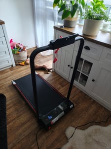 Klappbares Laufbänder – 3-in-1-Laufband mit 7 % Steigung – Walking Pad 1–8 km/h einstellbar – Lauffläche 38,5 x 90 cm - 2.5 ps Laufpad bis 130 kg Kunden-Foto 8
