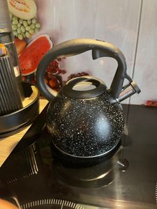 Kinghoff BOLLITORE CON INFUSORE 1,2L KH1634 Foto del cliente 1