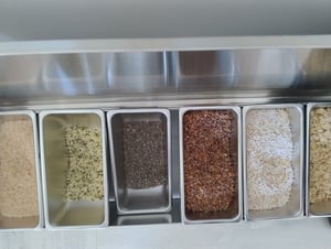 Zutatenbehälter Edelstahl 6 Einsätze Zutatenbox Gewürzboxen Gewürzbehälter Gewürzgläser, je Behälter: 450 ml Kunden-Foto 1