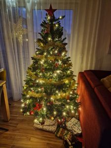 Albero di Natale artificiale Premium 180 cm - con supporto in legno, abete Nordmann, abete artificiale, realistico, rami fitti con LED Foto del cliente 4