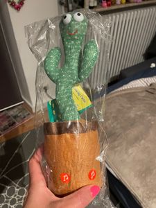 Nicht gute Qualität, billige Kopie. Knöpfe sind auf falschem Platz, keine normale Packung. Ich kann nicht empfehlen, weil ich vor einem Jahr in anderem Geschäft und billiger und bessere Qualität gekauft und 