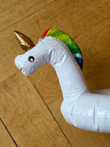 Oblique Unique 5x Schwimmender Einhorn Getränkehalter aufblasbar Pool Badespielzeug Kunden-Foto 1