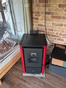 Luft- Pelletofen Anita 9,4 kW Sannover Schwarz Kunden-Foto 2