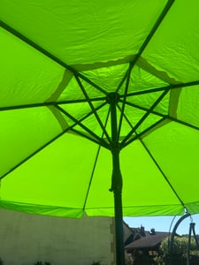 Sonnenschirm Meran Pro, Gastronomie Marktschirm mit Volant Ø 5m Polyester/Alu 28kg  grün mit Ständer Kunden-Foto 1