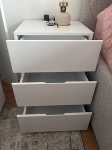 FCH Nachtschrank mit LED-Beleuchtung, 3 Schubladen, 2 AC-Steckdosen, 2 USB-Anschlüsse, Nachtkommode, Nachttisch, Weiß Kunden-Foto 3