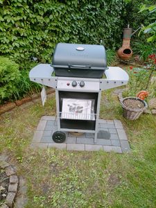 Clatronic Gasgrill mit 2 Heizzonen für individuelle Temperatursteuerung | Grillwagen inkl. Grillrost & Warmhalterost | Grill mit Ablagekorb | GG 3590 Kunden-Foto 1
