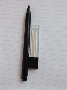 Faber-Castell Precision Eraser Pen Radierstift inkl. Nachfüllradierer, Kunststoff, Schwarz, Erwachsener, Sichtverpackung, 1 Stück(e) Kunden-Foto 1