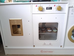 COSTWAY Spielküche Kinder, Kinder Spielküche Spielset mit Herd, Licht, Sound, Wasserhahn, Mikrowelle, Kaffeemaschine, Toaster&Eisspender für Kinder 3+ Kunden-Foto 1
