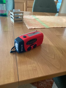 Solar radio,Selbstbetriebenes Kurbelradio mit LED-Taschenlampe,Notfallradio AM/FM Wetter Wind Up Radio, Handkurbel-Dynamo für Notladung von Smartphone Kunden-Foto 3