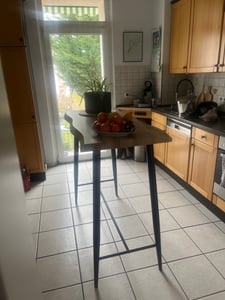 Hela Tische, Stehtisch Bistrotisch Gabi - Tischplatte Baumkante Wildeiche, Melaminbeschichtung - Metallgestell Rundrohr Schwarz - Maß 120x60x108 cm Kunden-Foto 1