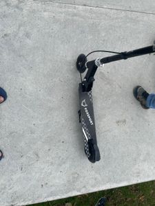 FOXSPORT Roller, Kinder Scooter, Cityroller, Tretroller, LED Räder, höhenverstellbar, klappbar, mit Handbremse, belastbar bis 100 kg, Rosa Kunden-Foto 1
