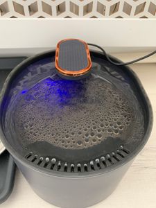 3L Katzenbrunnen, Ultra leiser Wasserbrunnen katzen, Automatischer Trinkbrunnen für Katzen und Hunde, Eingebautes LED Licht, für Katzen Hunde Kunden-Foto 3
