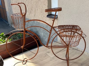 Kobolo Deko-Fahrrad/Pflanzenständer aus Metall Naturrost - Gartendeko Gartendekoration Figuren Pflanzgefäß Gartenfigur Deko für draußen Vorgarten Deco Kunden-Foto 1