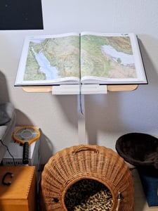 Bočný stôl COSTWAY s kolieskami, stojaci stôl s 90° sklopnou doskou, skladací stojaci stôl, stôl na notebook, 65 x 49 cm Fotografia od zákazníka č. 1