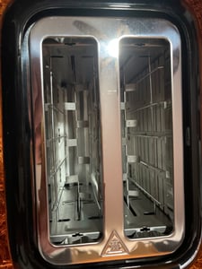 Olvy Toaster, Touchscreen mit Timer, 7 Bräunungsstufen, Extra Breite Schlitze, 6 Programme inkl. Bagel & Waffel, Auftau- & Aufwärmfunktion, Schwarz Kunden-Foto 1