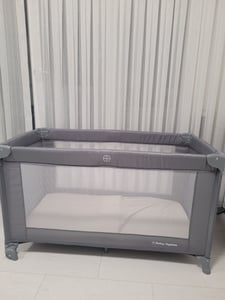 Faltbares Reisebett für Babys – Happy Traveller BASIC, Grau Kunden-Foto 6