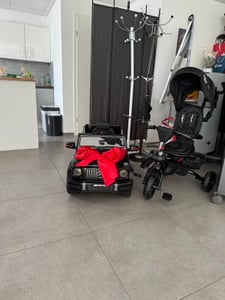 Mercedes-Benz G 63 G63 AMG V8 Biturbo Kinderauto Kinderfahrzeug Kinder Elektroauto 12V  / 2x Motoren / Öffnende Türen (Weiß) Kunden-Foto 5