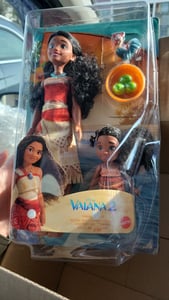 Disney Spielzeuge aus Vaiana 2, schwimmende Tautai Vaiana-Modepuppe mit 2 Zubehörteilen und Oberteil mit Farbwechsel, Modepuppe, Weiblich, 3 Jahr(e), Junge/Mädchen, 282,4 mm, 200 g Kunden-Foto 1
