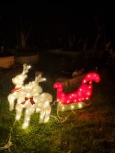 LEADZM 2-teiliges Weihnachtsbeleuchtung Rentier mit Schlitten & 135 warmweißen Lichtern, Weihnachten Deko für Außen und Innen Kunden-Foto 8