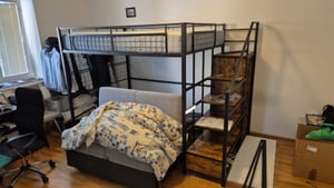 Cama nido de 140x200 cm con escritorio y estantería, cama alta para niños con armario, cama juvenil de dos plazas con barandilla de hierro, color Foto del cliente 3