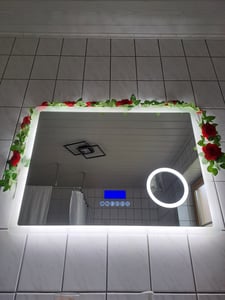 Badspigel mit Steckdose 80×60cm Bluetooth LED Schminkspiegel Kalt/Neutral/Warmweiß dimmbar Memory Beschlagfrei eine Stunde automatische Abschaltung Wandschalter Spiegel mit LED Beleuchtung Kunden-Foto 2