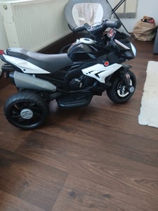 FCH 6V 7Ah Elektro Kindermotorrad Kinderfahrzeug Elektro-Dreirad 88 x 42 x 53cm Rot Kunden-Foto 3