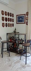 Stół barowy Tribesigns w kształcie litery L, 3-poziomowy stół bistro z półką na wino i uchwytem na kieliszki do wina, przemysłowy narożny stół kuchenny, do salonu, kuchni Zdjęcie produktu od klienta nr 1