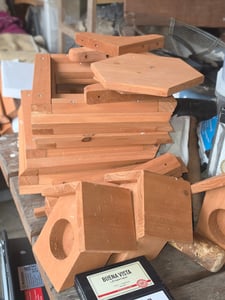 Vogelhaus BIRD OASIS mit Ständer Vogelfutterhaus Futterhaus Vogel Haus Holz Kunden-Foto 5