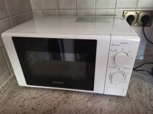 Exquisit Mikrowelle MW 802 G | 700 Watt | Mit Timer | Auftaufunktion | 5 Leistungsstufen | 1000W Grillfunktion | 25,5cm Ø Drehteller Kunden-Foto 1