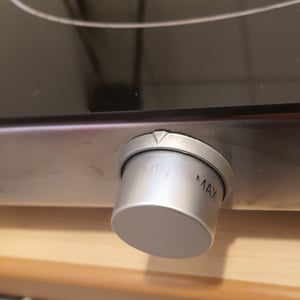 TZS First Austria - Infrarot-Doppelkochplatte 2800W - Stufenlose Termostateinstellung, Kontrollleuchte & Überhitzungsschutz - mit Griffen Kunden-Foto 2