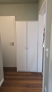 Šatní skříň Víceúčelová skříň Police 74 cm široká 180 cm vysoká Skříň na dokumenty se šesti policemi a další přihrádkou, skříň pro domácnost v šedé barvě Fotografie od zákazníka č. 1