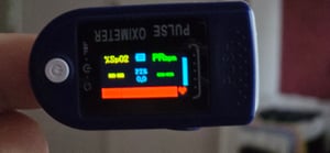Finger Pulsoximeter Sauerstoff Puls SpO2 Messgerät Oximeter SpO-2 Pulsoxymeter Kunden-Foto 3
