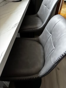 VASAGLE Barhocker 2er Set, höhenverstellbar, drehbar, mit Rückenlehne und Fußstütze, Taubengrau Kunden-Foto 2