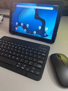 Tablette 10 pouces sous Android 16, processeur octa-core 2,0 GHz, 256 Go + 1 To extensible, 36 Go de RAM (6+32), Wi-Fi 6, 2-en-1 avec clavier Photo du client 10