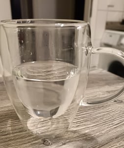 Intirilife 4x dvojstenná sada termo pohárov 250 - 300 ml - termo sklo termo poháre fúkané do úst izolované sklo na kávu latte macchiato s rukoväťou Fotografia od zákazníka č. 3