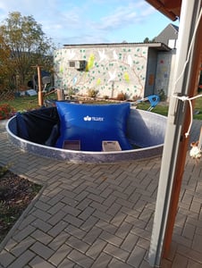 tillvex® Zwembadkussen Winter XXL 1 Stuk Ø 300 cm rond, blauw met 12m Touw & Reparatiekit | Luchtkussen voor Zwembadadekking Vorst- & Chloorbestendig tot -20°C | Winterkussen incl. Schroefventiel | Kussen Overwintering Zwembad Klantenfoto 1